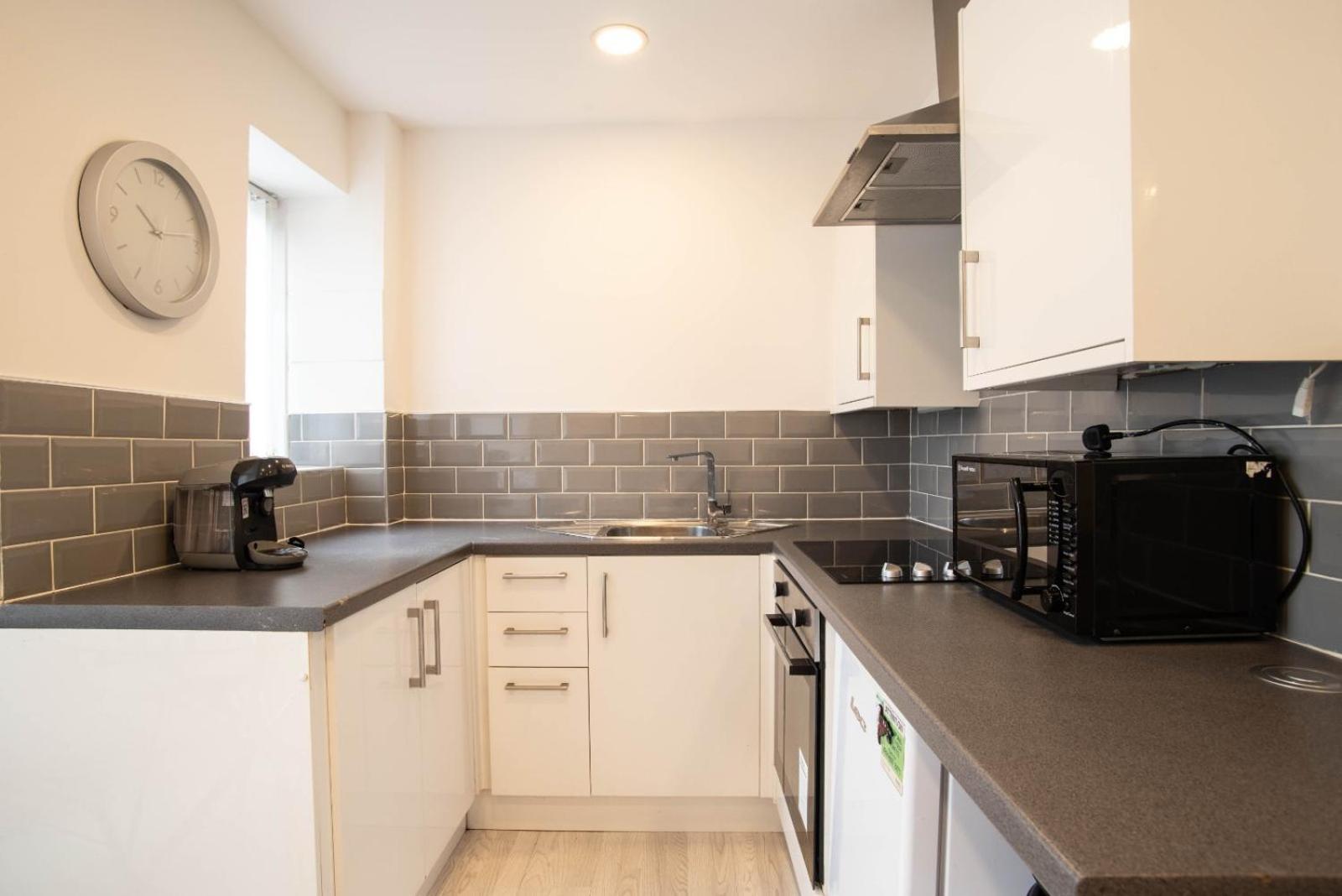 Glasgow City, West End, Private Parking Экстерьер фото